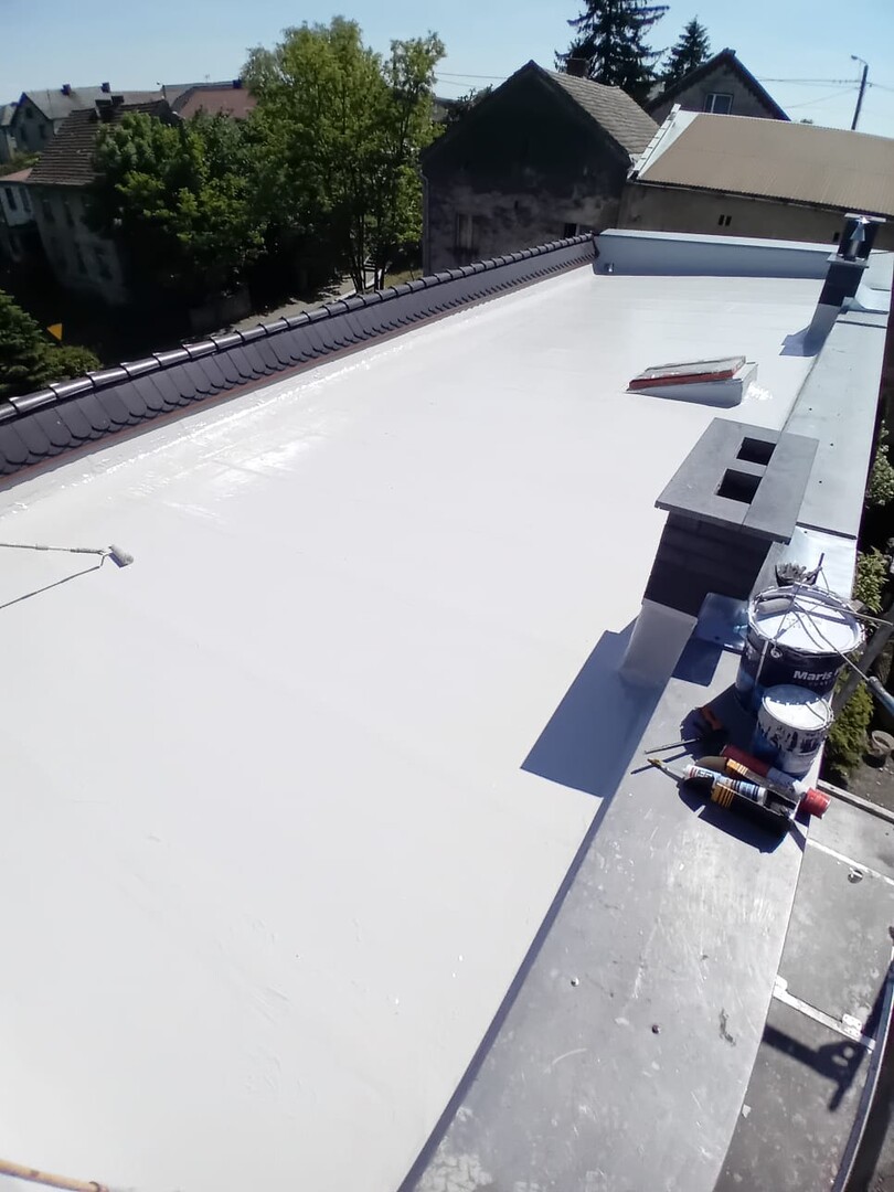 Najlepsze sposoby na skuteczną hydroizolacje dachu 